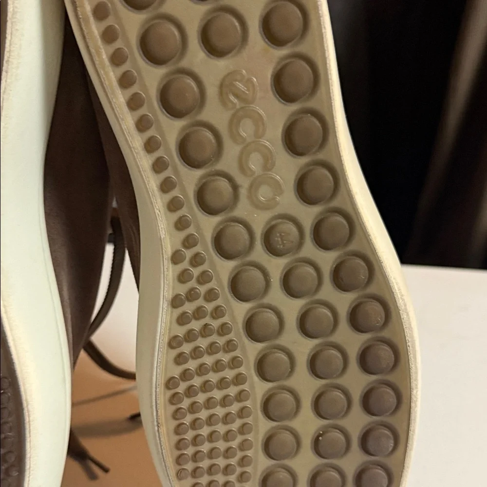 Ecco elegant brown